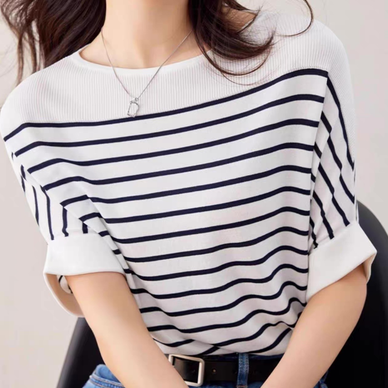 レディース トップス カットソー Tシャツ 半袖 ラウンドネック フェミニン かわいい 大人可愛い きれいめ シンプル カジュアル 上品 おしゃれ レトロ こなれ感 ラフ エレガント 抜け感 キュート