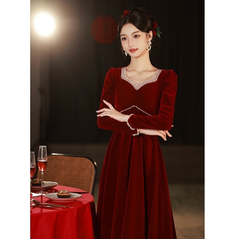 ブリューワーレッドブライド服2025冬の長袖エンゲージメントドレスベルベットウェディングヘビー業界服