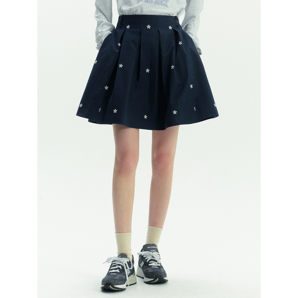 AND YOU プレストンフラワー刺繍入りチンスカート (ネイビー)