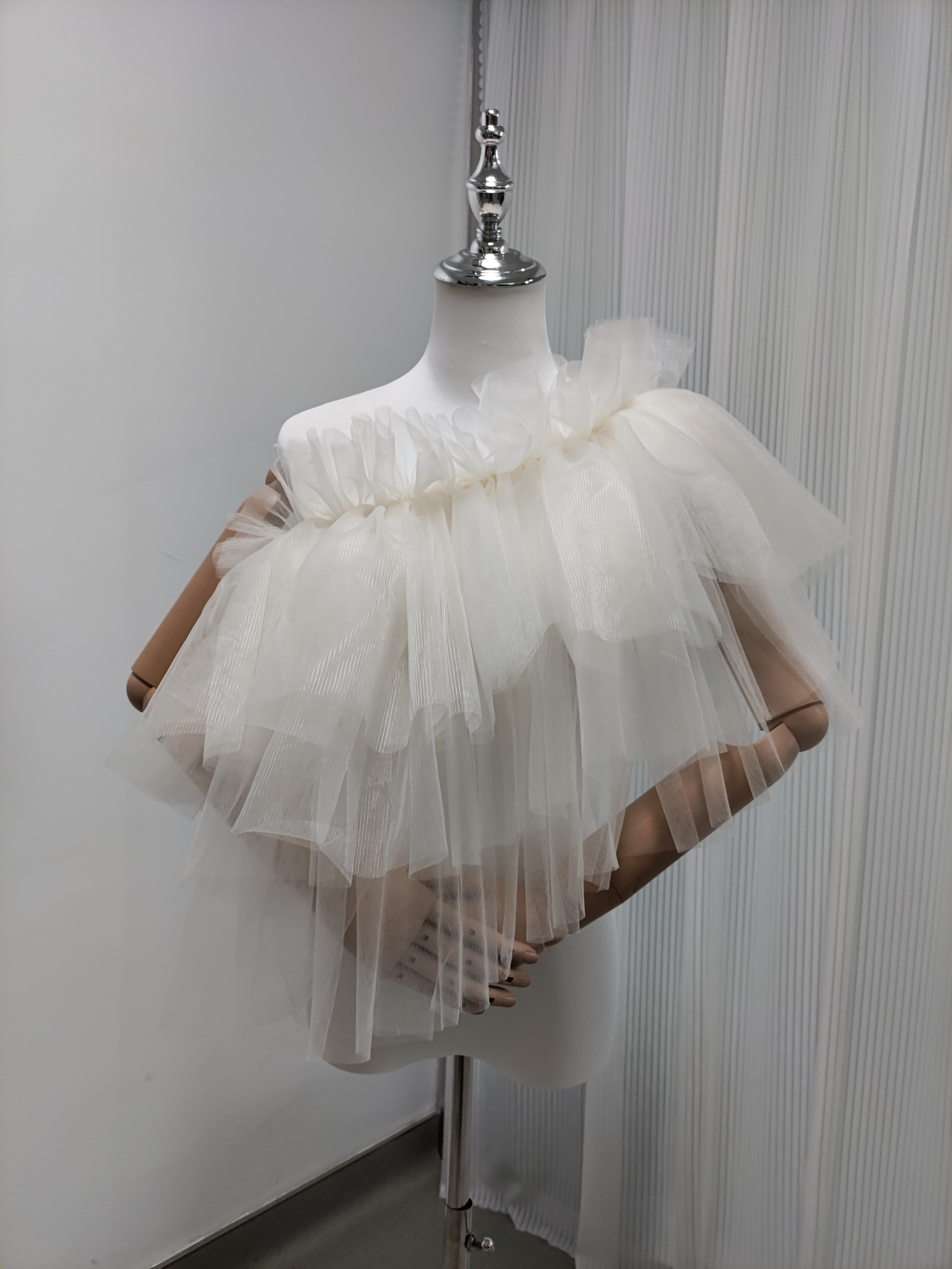 可愛い トップス ショルダー型 ソフトチュール ベージュ 披露宴/結婚式