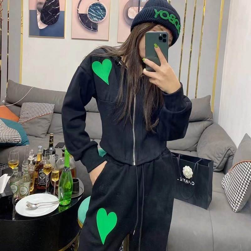 4色 セットアップ スウェット パーカー パンツ ブラック ブルー グリーン ホワイト ハート ハイウエスト ショート丈 ラウンドヘム フロントジップ ジッパー スポーツ スポーツウエア ジョガーパン