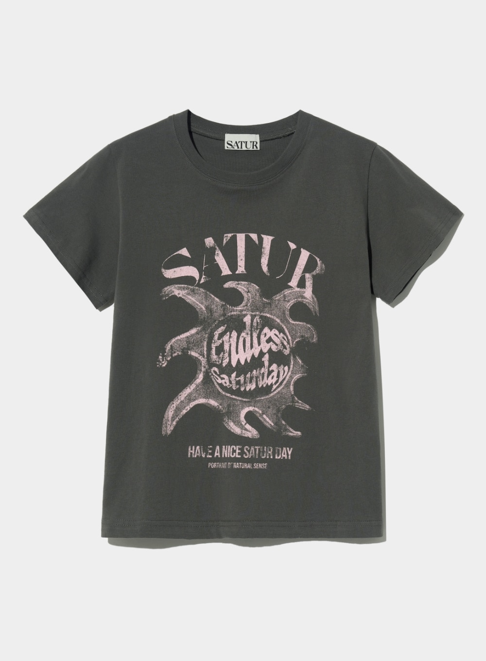 【SATUR】 (W) SUN RETRO GRAPHIC T-SHIRTS : CHARCOAL PINK