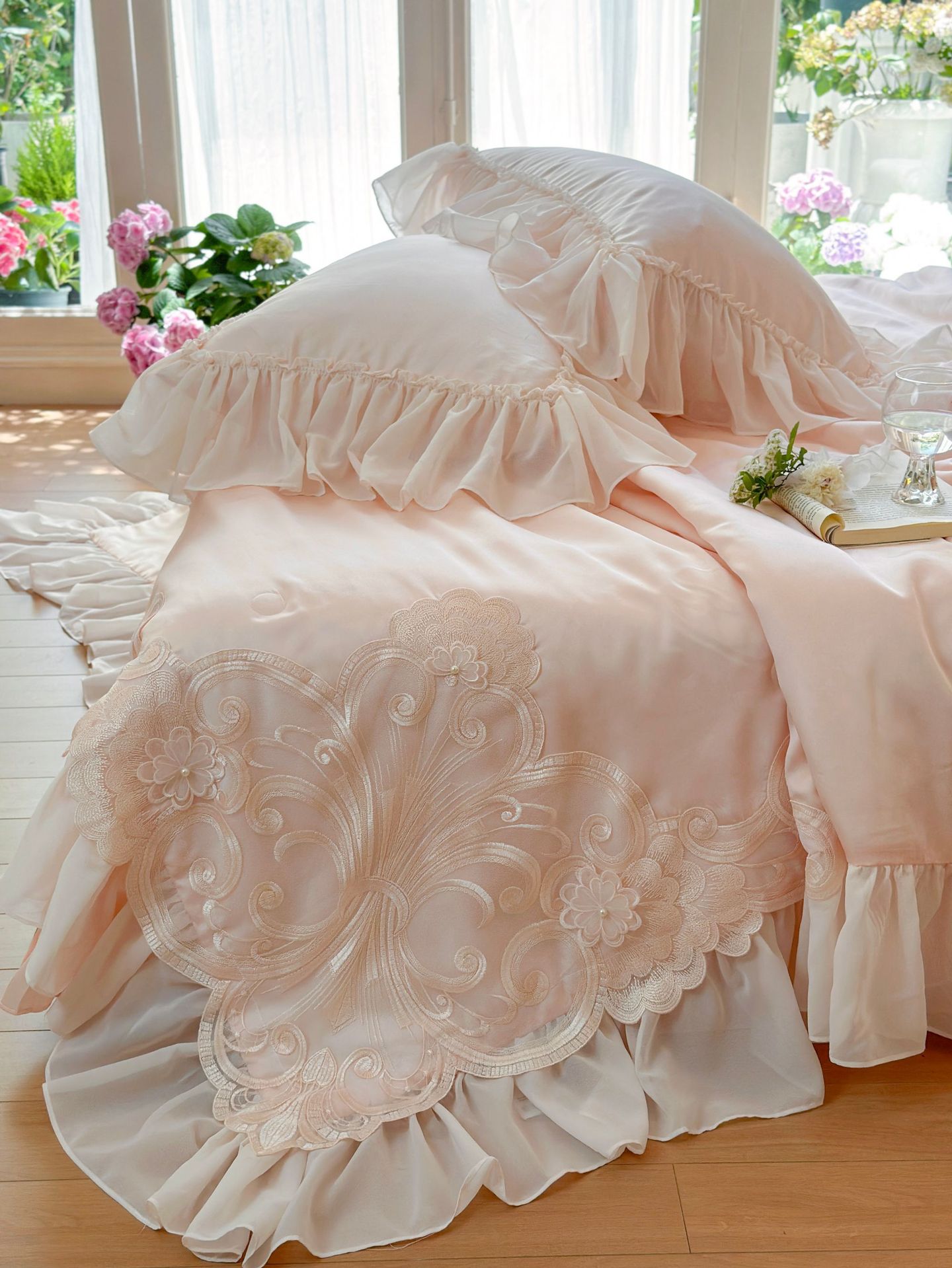 再入荷品立体細工 夏用 掛け敷布団セット 肌布団 フラットシーツ 枕カバー 4点セット 宮廷風 シルク 絹布 レース 贅沢 高級 安眠 快適 抗菌 吸汗 通気 吸湿 防臭 ホテル仕様 ダブル クイーン