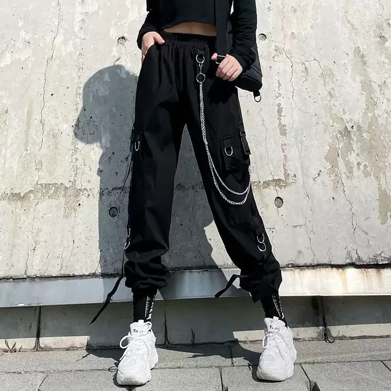 大人気！ スッキリ スタイリッシュに チェーン付き カーゴパンツ 裾絞り ジョガーパンツ ワークパンツ 韓国っぽ ストリート カジュアル スポーティー ライク