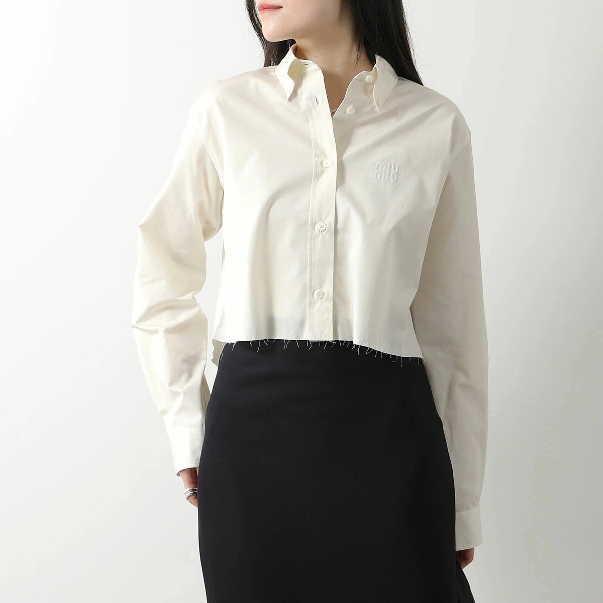 MIUMIU ミュウミュウ ポプリンシャツ MK1694 10RG レディース 長袖 ロゴ刺繍 胸ポケット クロップド丈 コットン ブラウス F0304/AVORIO 【mega】