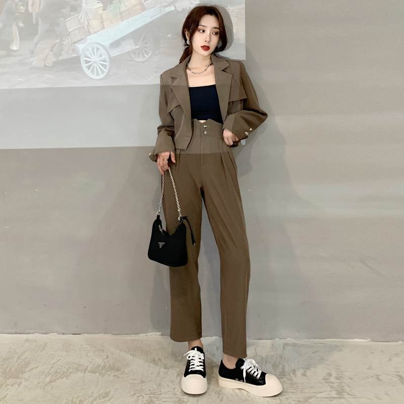 人気がある 2色 セットアップ レディース スーツ パンツ 上下セット 黒 茶色 個性的 かっこいい セクシー 肌見せ ジャケット ショート丈 ハイウエスト ストレートパンツ マニッシュ クール