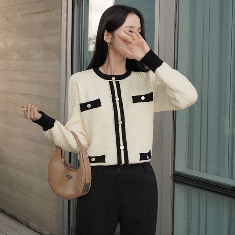 クリック＆ファニーメロウボタンカラーニット