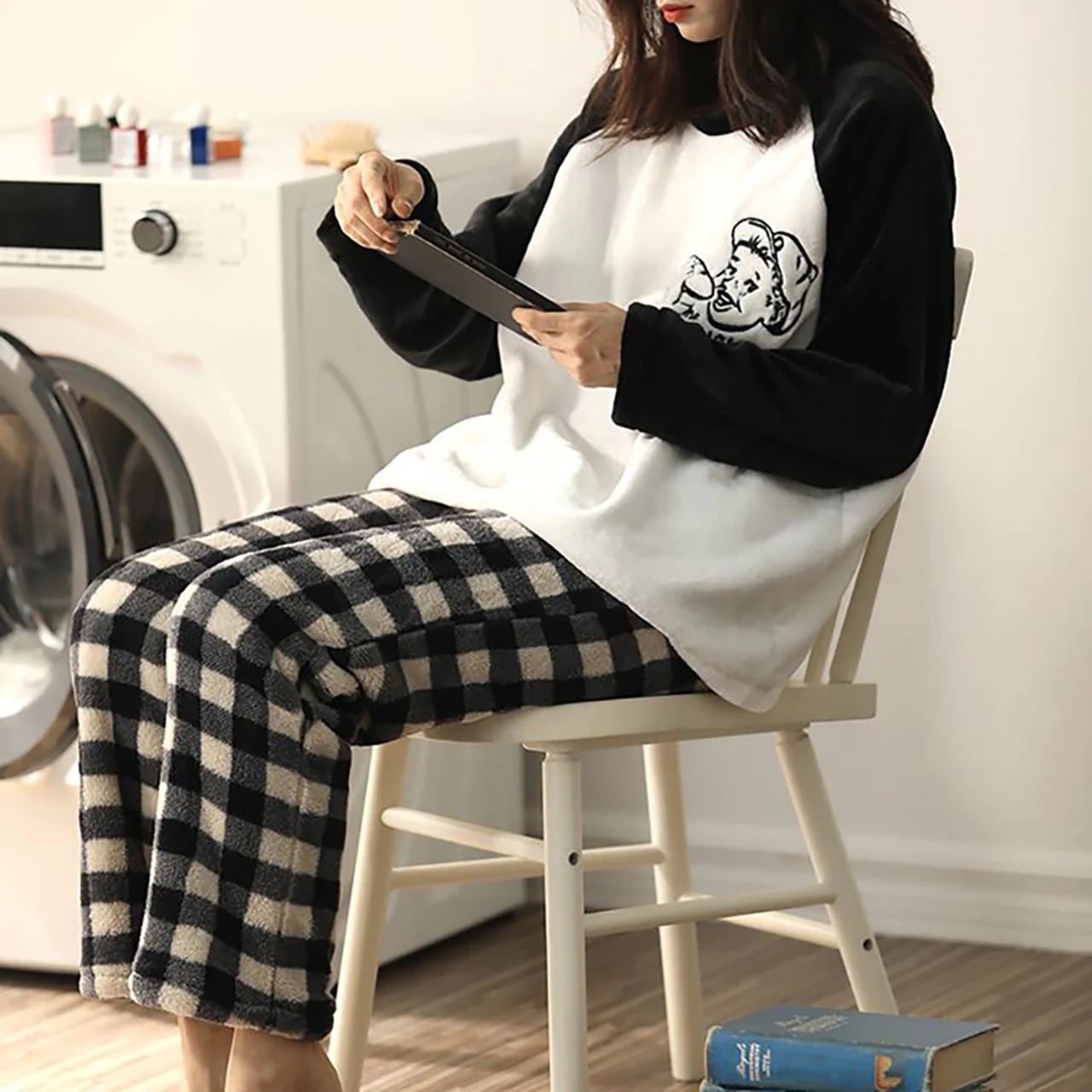 フリースパジャマ ルームウェア パジャマ 寝巻き ナイトウェア ロング ロング丈 袖あり 長袖 ラウンドネック 襟なし もこもこ モコモコ ふわふわ ウエストゴム ポリエステル フランネル ベロア