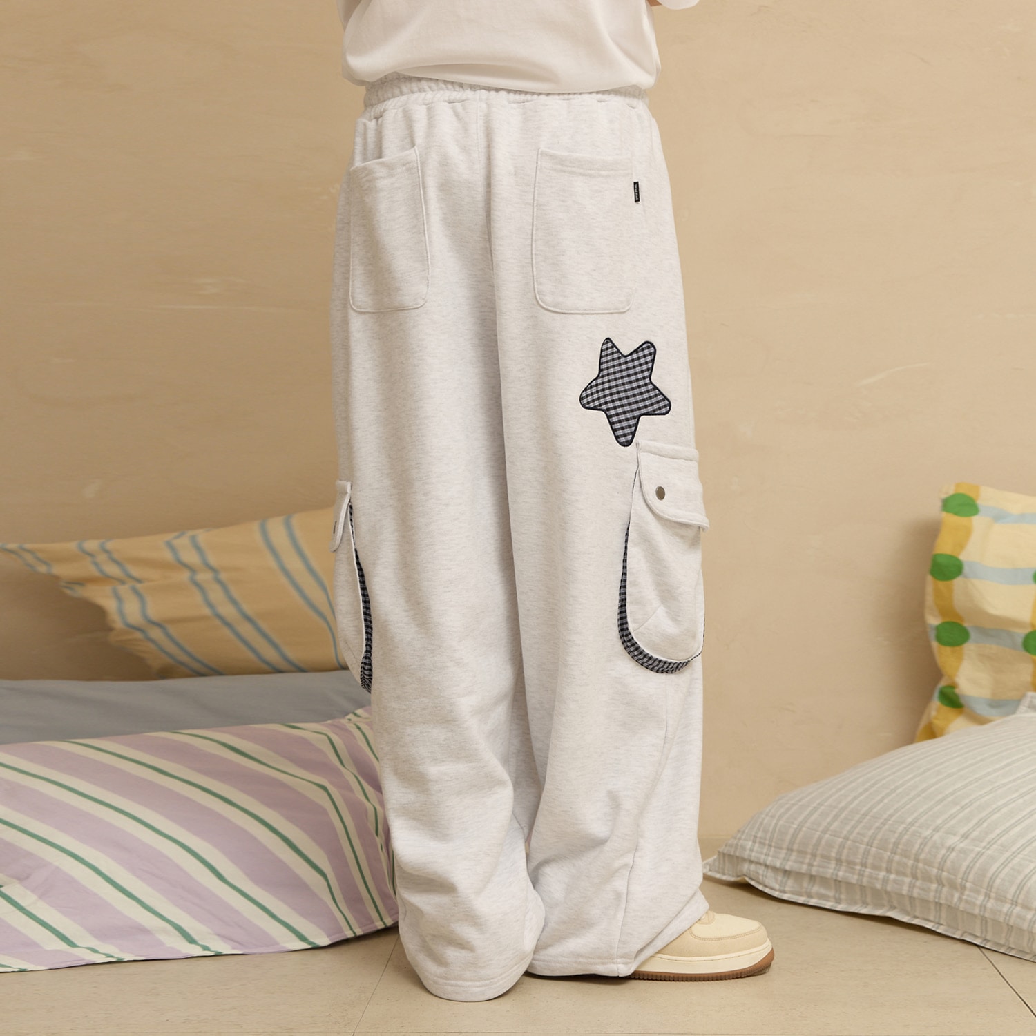 Cargo Applique Sweat pants MELANGE WHITE