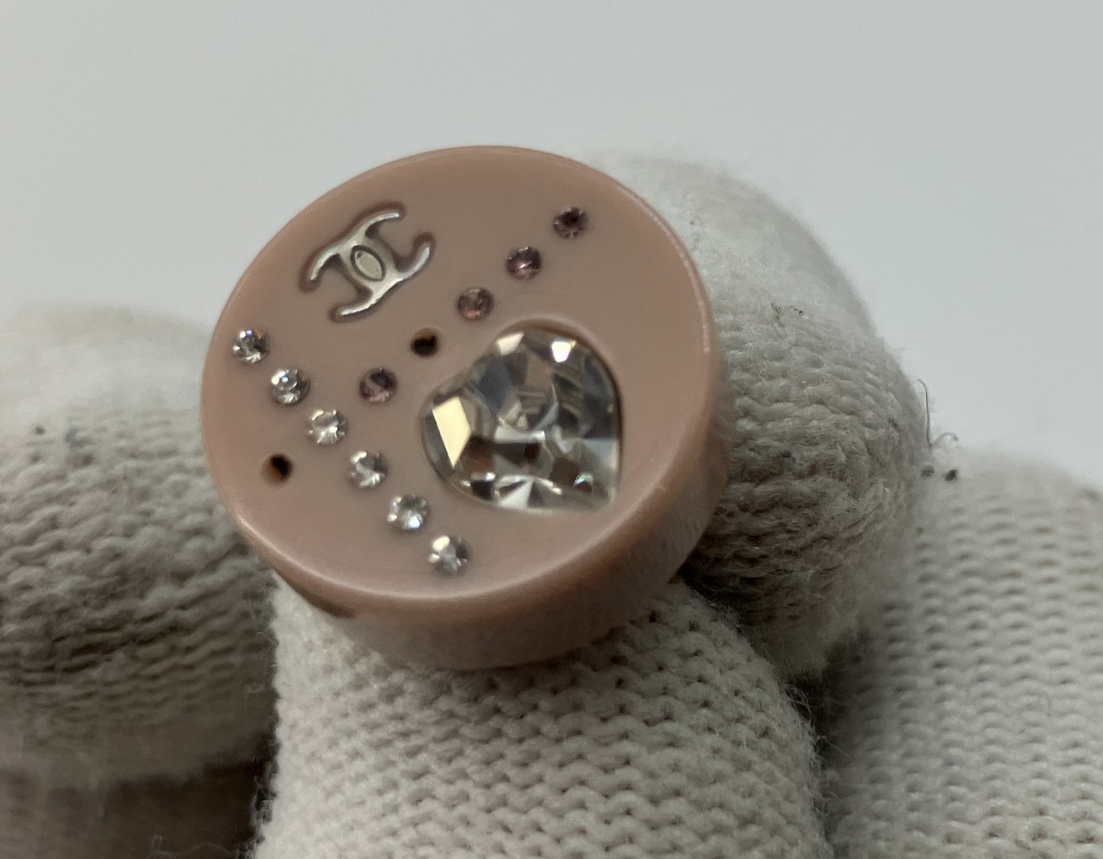 06A ココマーク 片耳 ピアス ベージュ レジン ラインストーン 直径1.6cm スタッズ Made in France 8,510円