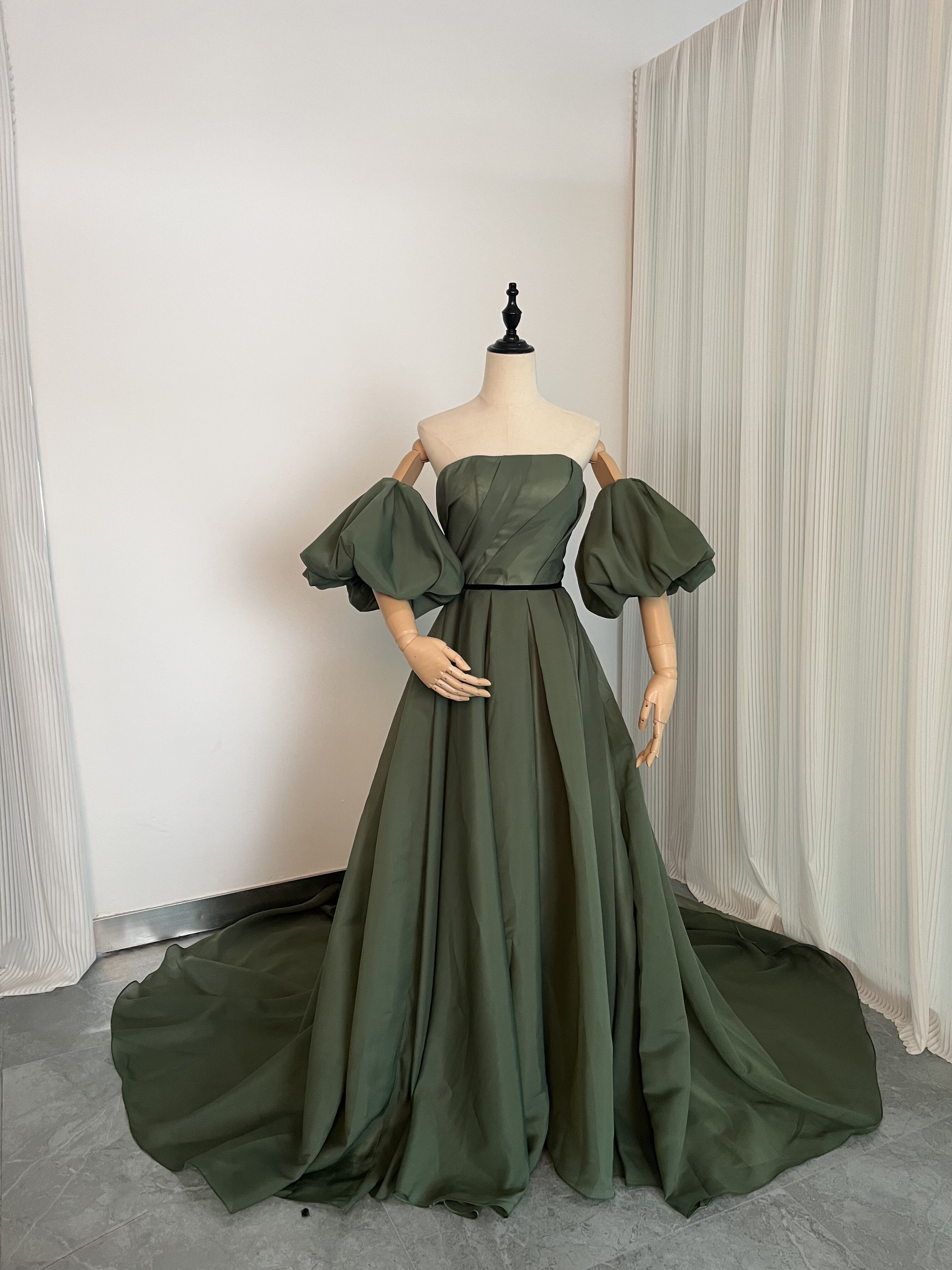 カラードレス カーキマリアージュ ベアトップ トレーン 取り外し袖 花嫁/披露宴