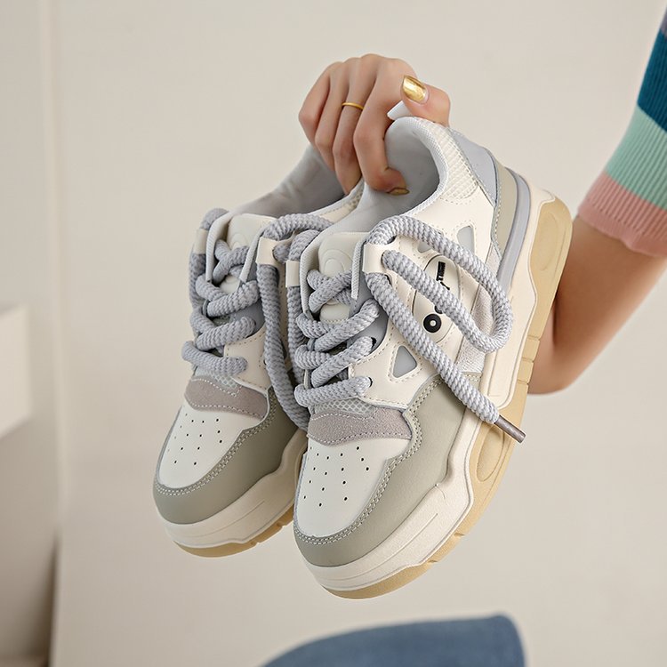 【即納】新しい女性の靴の高さの増加の靴のカジュアルな厚い底板靴女性 柔らかい底のパンの靴の女性 スニーカー
