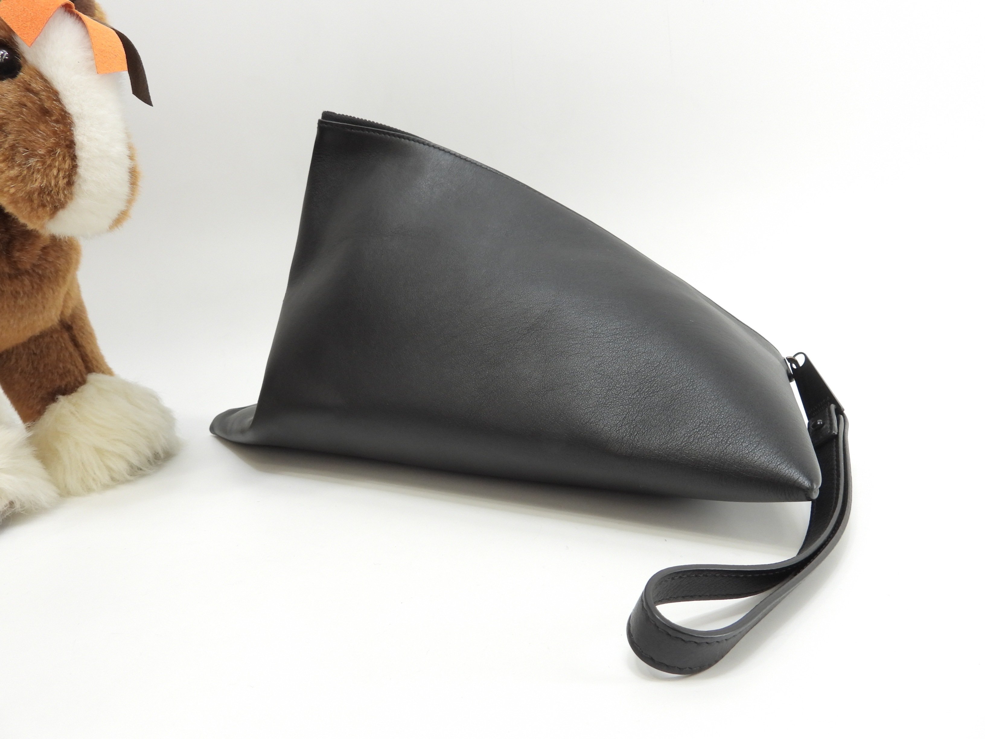 クラッチバッグ 三角 スムースレザー黒 セカンドバッグ 美品@S02133448I