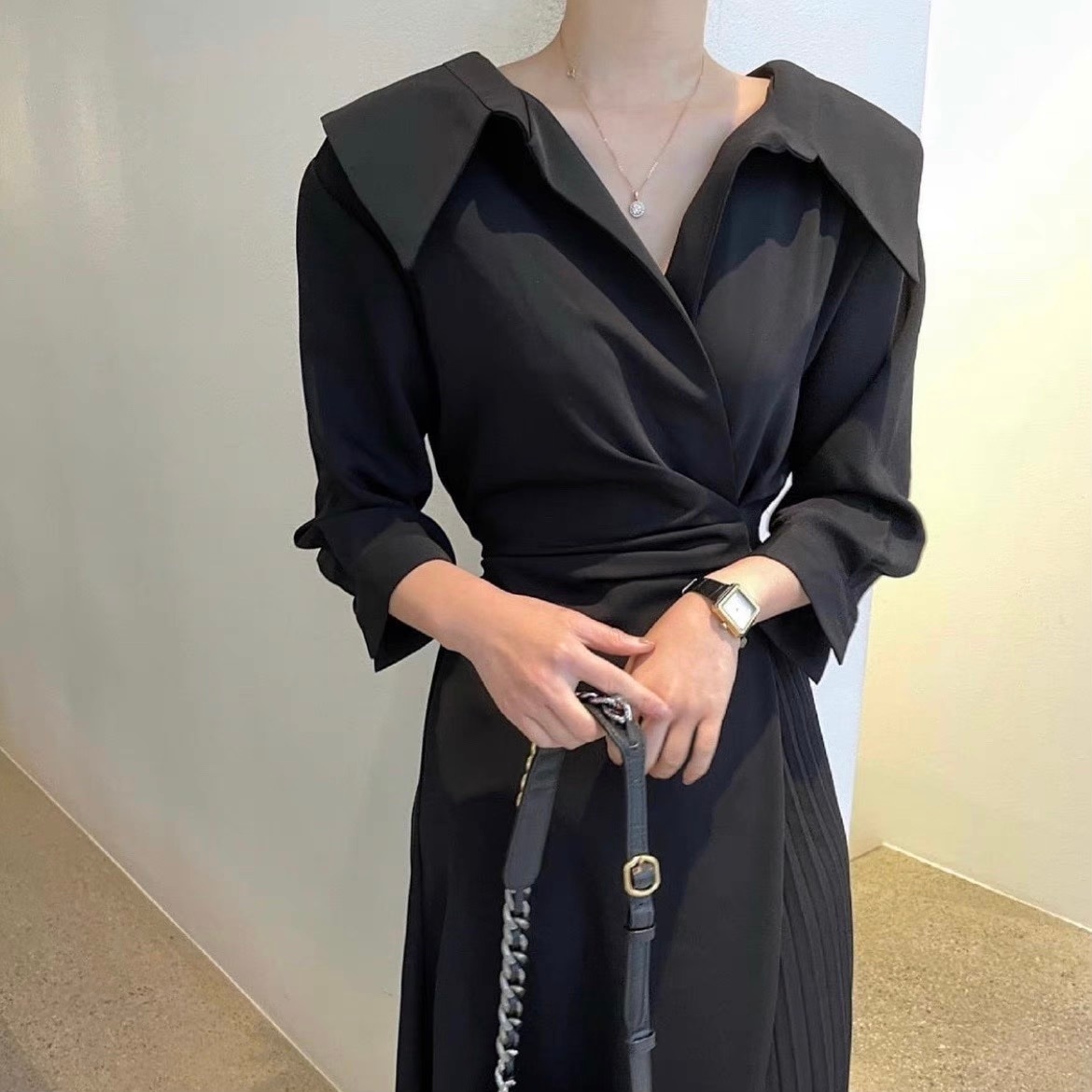 レディース ワンピース シャツワンピ フレア 長袖 カシュクール 襟付き 角襟 アシンメトリー 切り替え ドッキング フェミニン プリーツ タック タックプリーツ ウエストマーク ハイウエスト