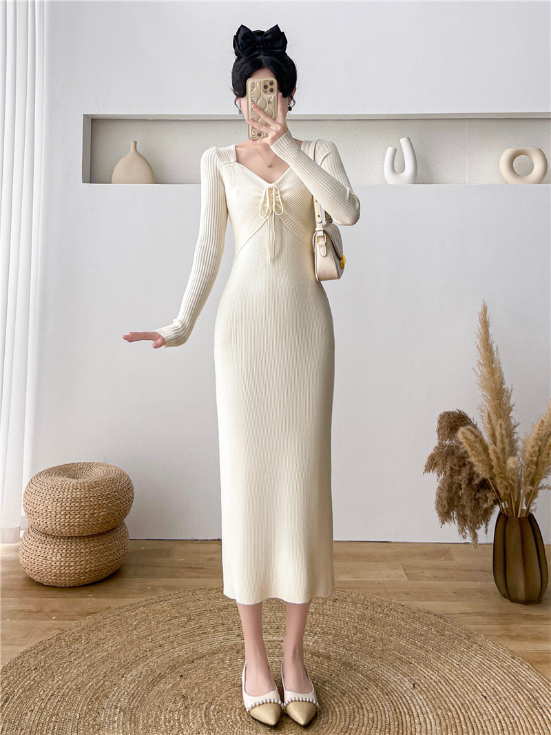 ロングスカートを底セーターのドレスの内側にフランスのVネックニットドレス子供の秋と冬の新しいコート