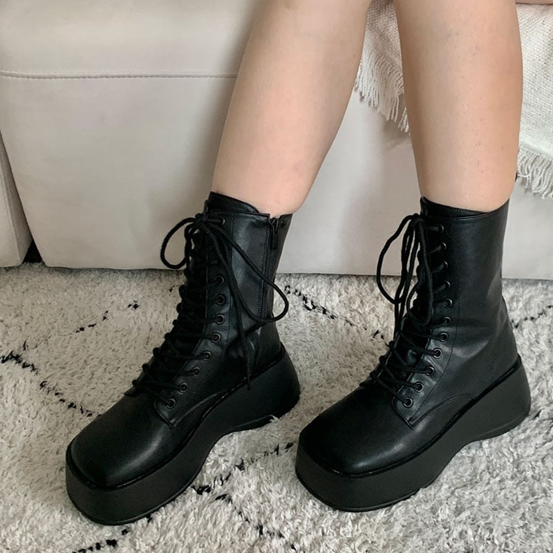 ファスナー付きで履き脱ぎ楽ちん スクエアトゥ ボリュームソール．プラットフォーム．厚底 デイリー レースアップブーツ．ショートブーツ