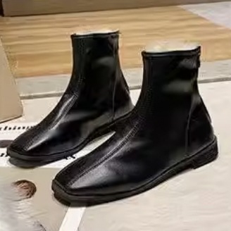 ショートブーツ 靴 婦人靴 ブーティー ボア 裏起毛 ぺたんこ かわいい 大人可愛い きれいめ シンプル カジュアル 大人 上品 おしゃれ 大人女子 こなれ感 ルーズ 個性的 クール フォーマル