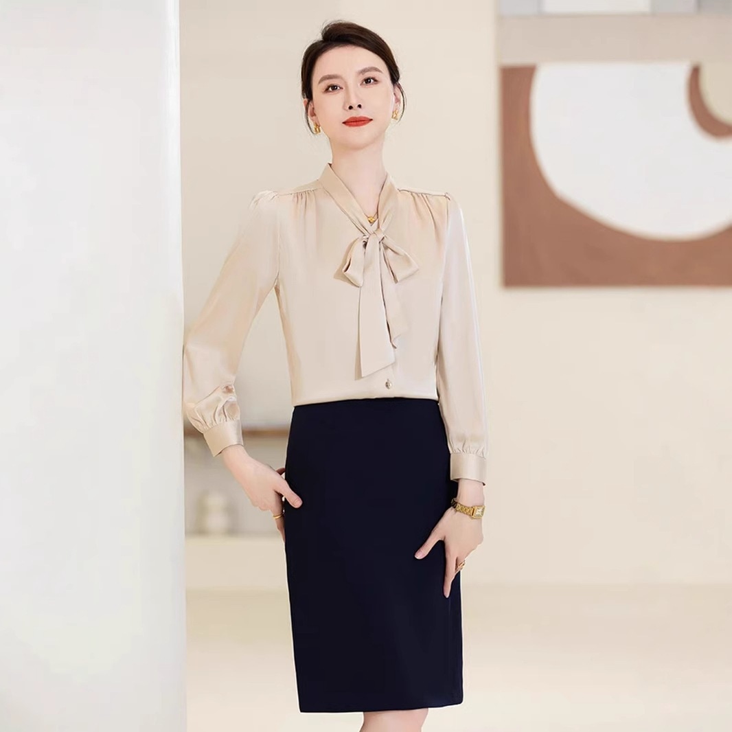 春の春の女子サテンシャツ店の従業員服を着る長袖シャツセールスオフィスゴールドストアフォーマルシャツ