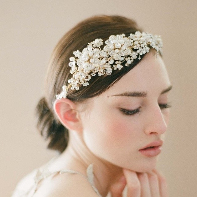 カチューシャ クラウン ブライダルヘッドドレス パール ラインストーン 韓国 レディース オルチャン ヘアバンド 結婚式 ウェディングアクセサリー ヘアアクセサリー パール フラワーモチーフ
