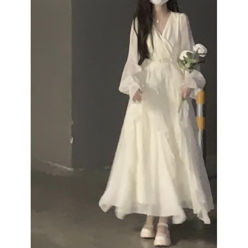 2024初秋新作ミルキーホワイトフレンチ初恋妖精ドレス優しい風vネックスリムドレープドレス