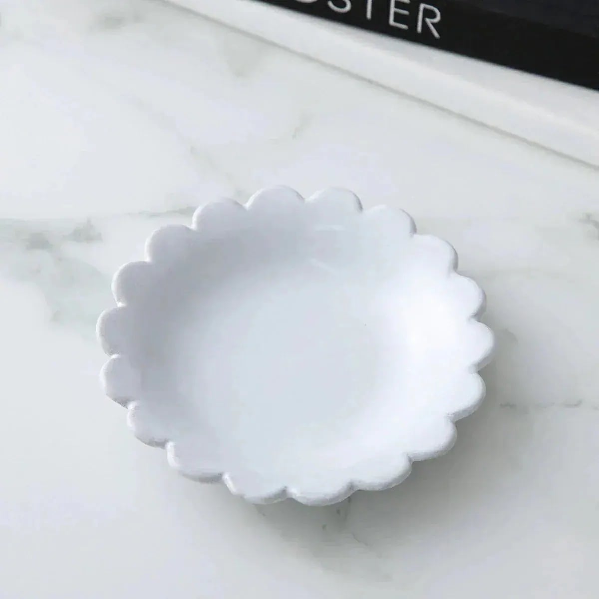 Astier de Villatte アスティエ・ド・ヴィラット ソーサ― Daisy Saucer SSCDSY1 陶器 食器 小皿 デイジー 花 フラワー【