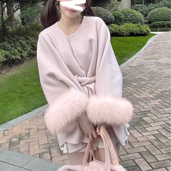 アウター コート ケープ 袖あり 長袖 ラウンドネック 襟なし ウエストマーク ウエストリボン もこもこ 前開き ファー かわいい 大人可愛い 大人 上品 おしゃれ お洒落 大人女子 こなれ感