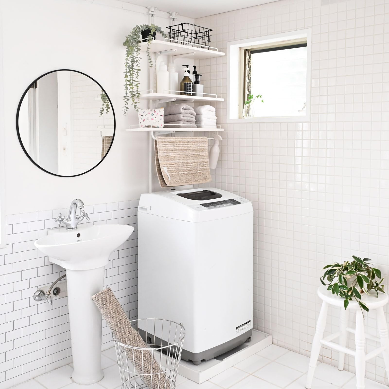 山善(YAMAZEN) 突っ張り ラック ランドリーラック 洗濯機ラック 床置き 洗濯パン対応 棚板高さ調節 省スペース 幅60×奥行28.5×高さ200-260cm 棚 収納 洗面所 脱衣所 組立品