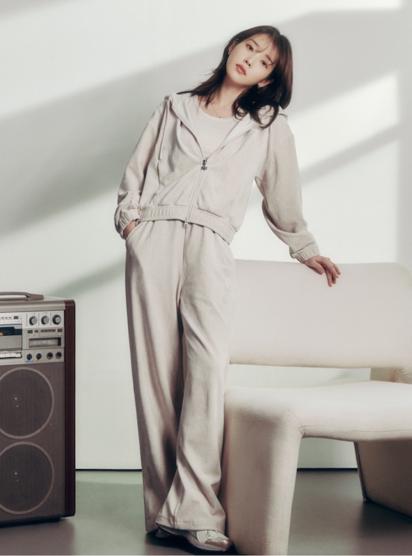 IU着用 韓国限定販売 WOMEN ベロア リブ フードジップアップ(SEMI OVER FIT)