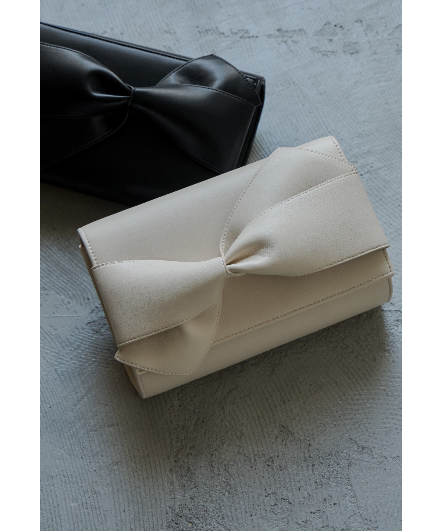 リボンモチーフクラッチバッグ パーティーバッグ 2way スクエア 合皮 フェイクレザー ハンドバッグ ショルダーバッグ 肩掛け 斜めがけ 結婚式 お呼ばれ セレモニー パーティー 二次会 披露宴