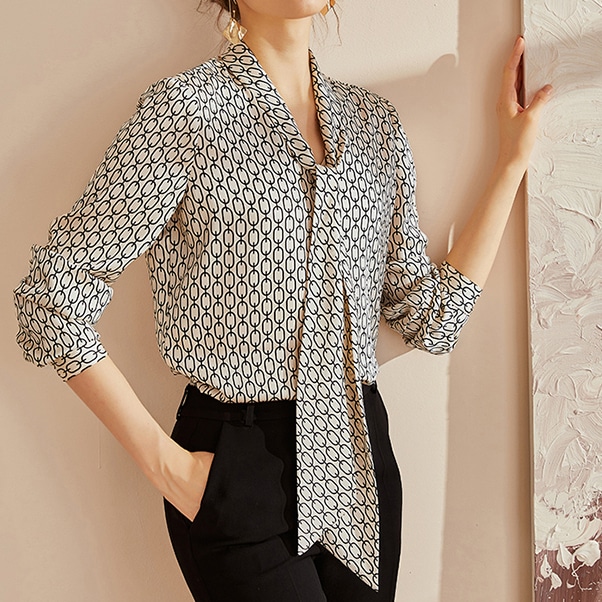 ブラウス 長袖 ボウタイ シフォン リボン 薄手 柄 チェーン柄 大人可愛い きれいめ シンプル 大人 上品 おしゃれ かっこいい 大人女子 こなれ感 とろみ感 シック 春 夏 秋 20代