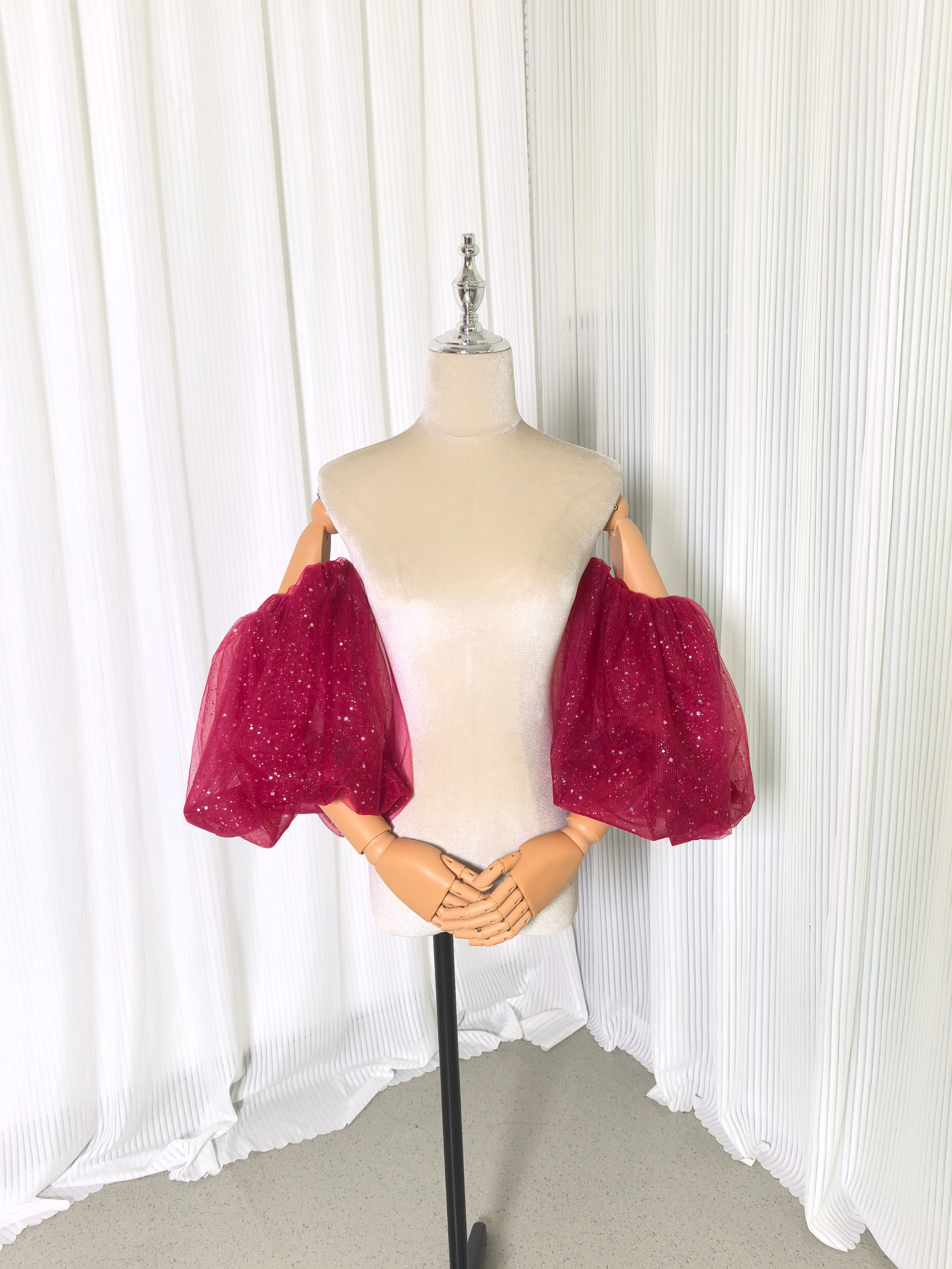 パフスリーブ ワインレッド ストレッチ 取り外し袖 キラキラグリッターチュール 花嫁/ウェディングドレス