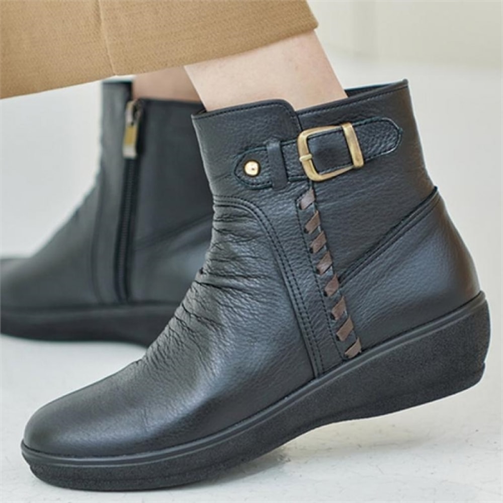 (ニナ・スパリ) バックル付きサイドステッチアンクルブーツ (0K983)