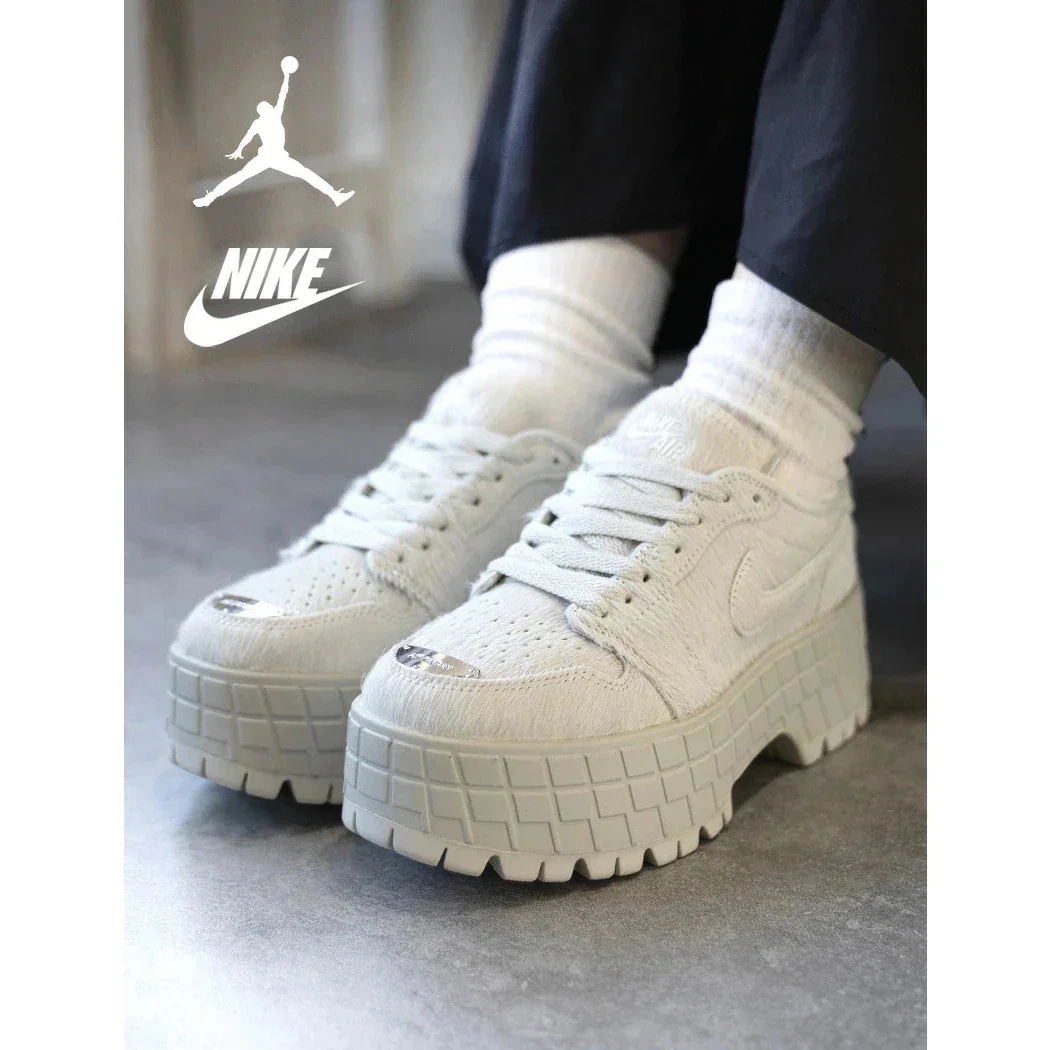 NIKE ナイキ エアジョーダン ブルックリン スニーカー WMNS AIR JORDAN 1 BROOKLYN LOW PONY HAIR Light Bone ( レディース IB7210-001