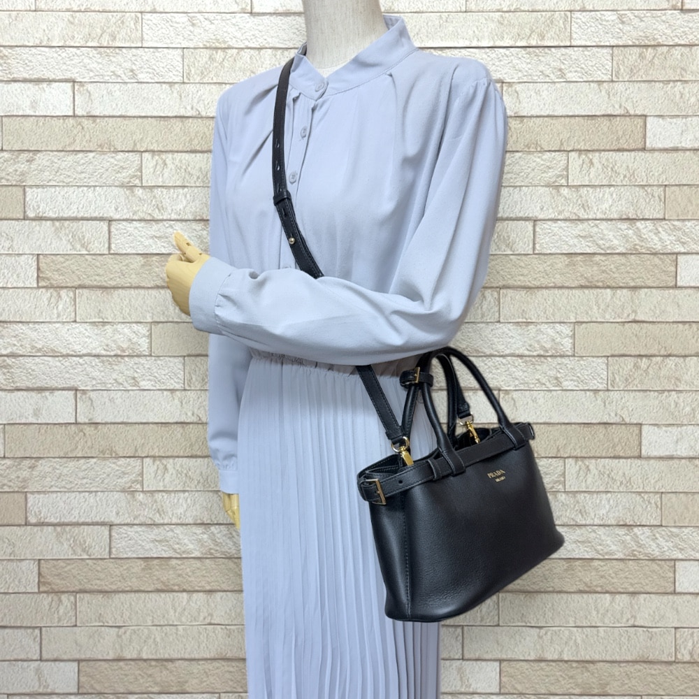 プラダ ダブルベルト付きスモールバッグ ショルダーバッグ レザー 1BA418 ブラック PRADA 中古 美品