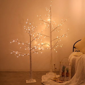 Ledツリーライト点滅星と白樺の木が輝く装飾ランタンレイアウト元旦照明