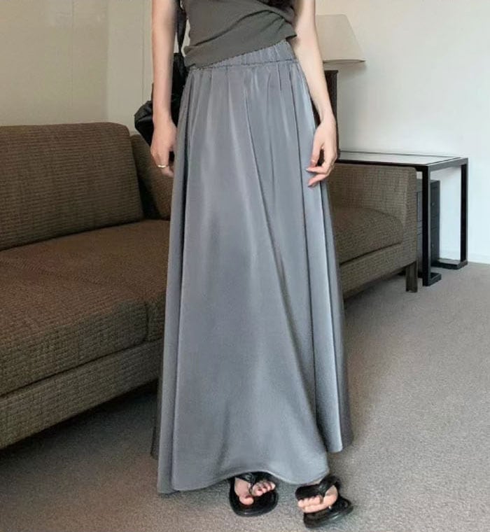 【送料無料】光沢感 ロング 春秋 滑らか レディース マキシ丈 ゴムウエスト プリーツスカート 黒 大きいサイズ
