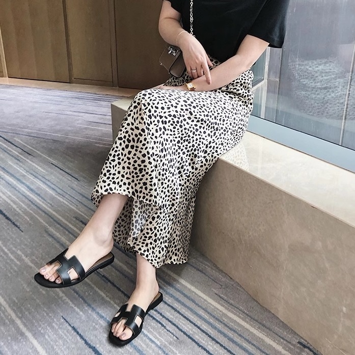 レディース スカート フレアスカート ミモレ セミフレア Aライン ファスナー ハイウエスト 薄手 かわいい 大人可愛い シンプル カジュアル おしゃれ レトロ 主役級 存在感 フォーマル 都会的