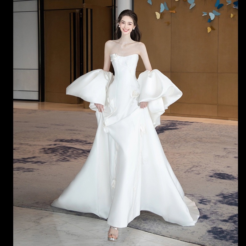 フランスのサテンは胸を拭いて旅行します