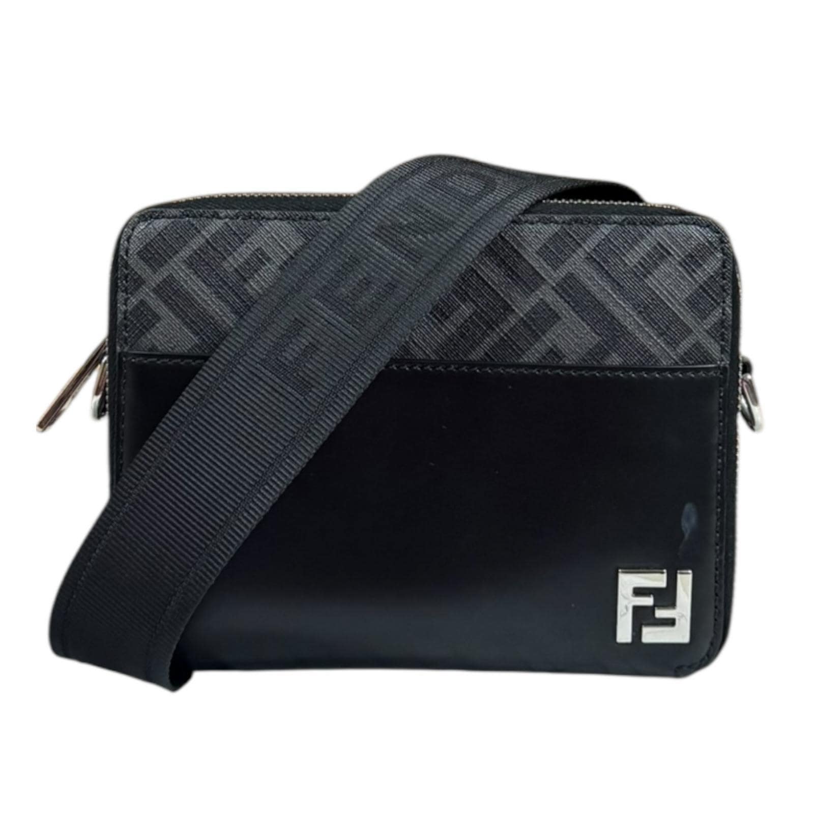 フェンディ スクエアFF カメラケース ショルダーバッグ レザー 7M0357 AFF2 F0GXN ブラック FENDI 中古