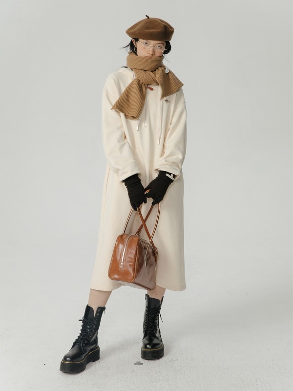 オモントエッグタルトホームフード付きベルベットセータードレスレディース秋冬新作ゆったりカジュアルスリムロングスカート