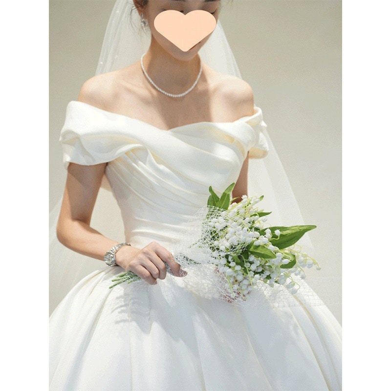 メインのウェディングドレスは小さな花嫁2025のテクスチャーワンショルダーサテンアウトベールビッグテールウーマン