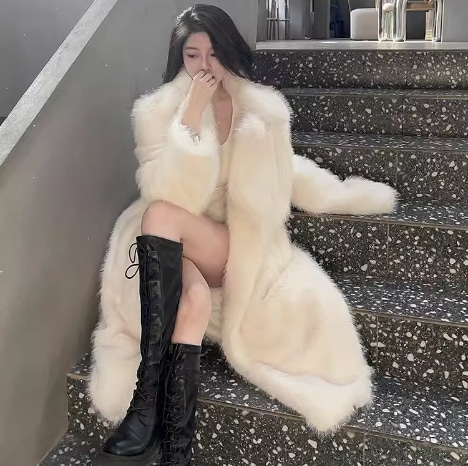 レディース コート ロングコート ロング 長袖 スクエアネック 襟付き Iライン ポケット 前開き ボタン フェイクファー かわいい 大人可愛い 上品 おしゃれ かっこいい 個性的 主役級 存在感