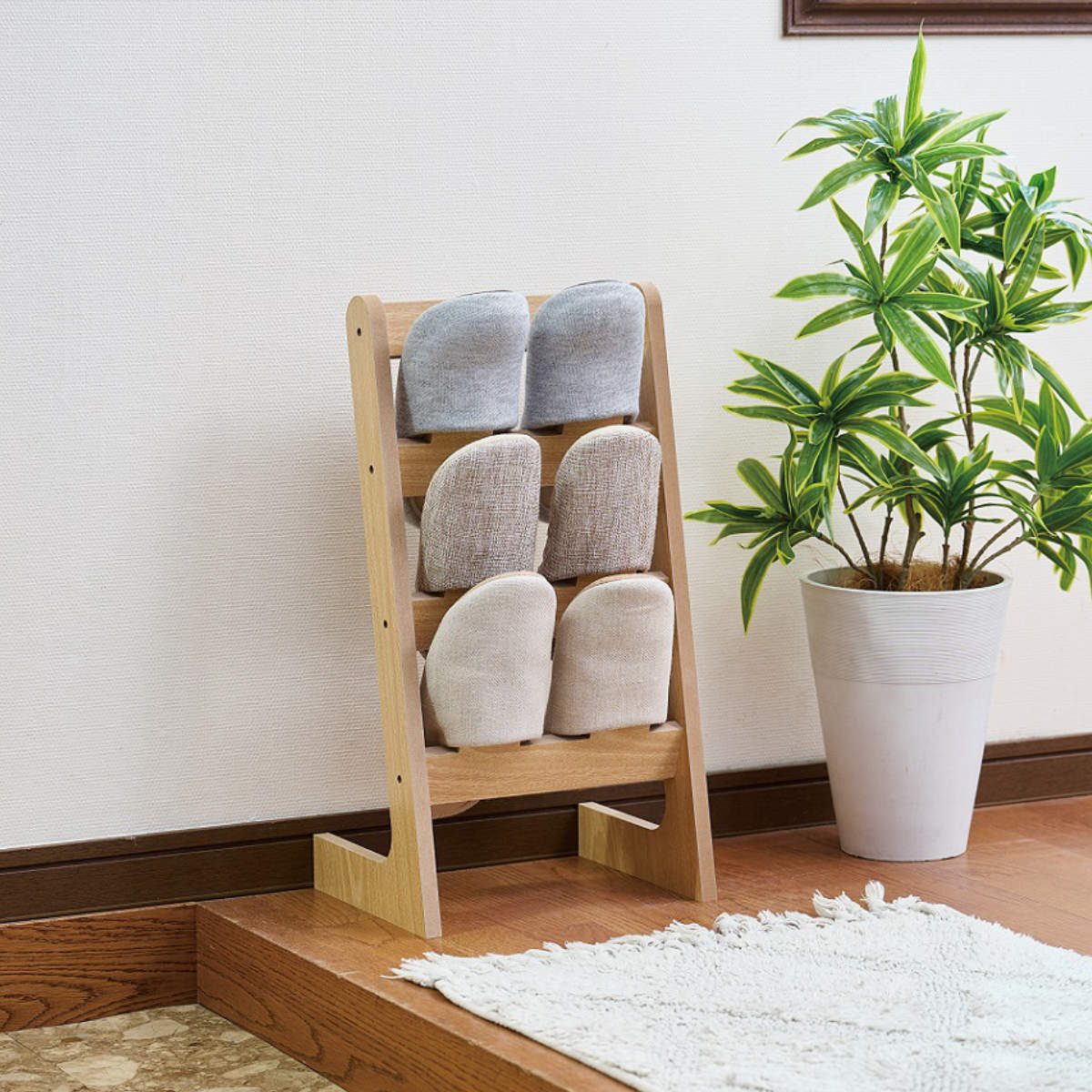 スリッパラック 木製 3段 収納 スリッパ 玄関 スリッパホルダー 下駄箱 3足 スリム コンパクト 北欧 ナチュラル 軽量 省ペース おしゃれ スリッパスタンド ルームシューズ 靴箱