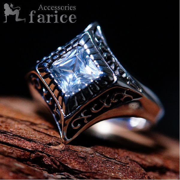 キュービックジルコニアワンストーン オールサイドアラベスク ピラミッドシルバーリング