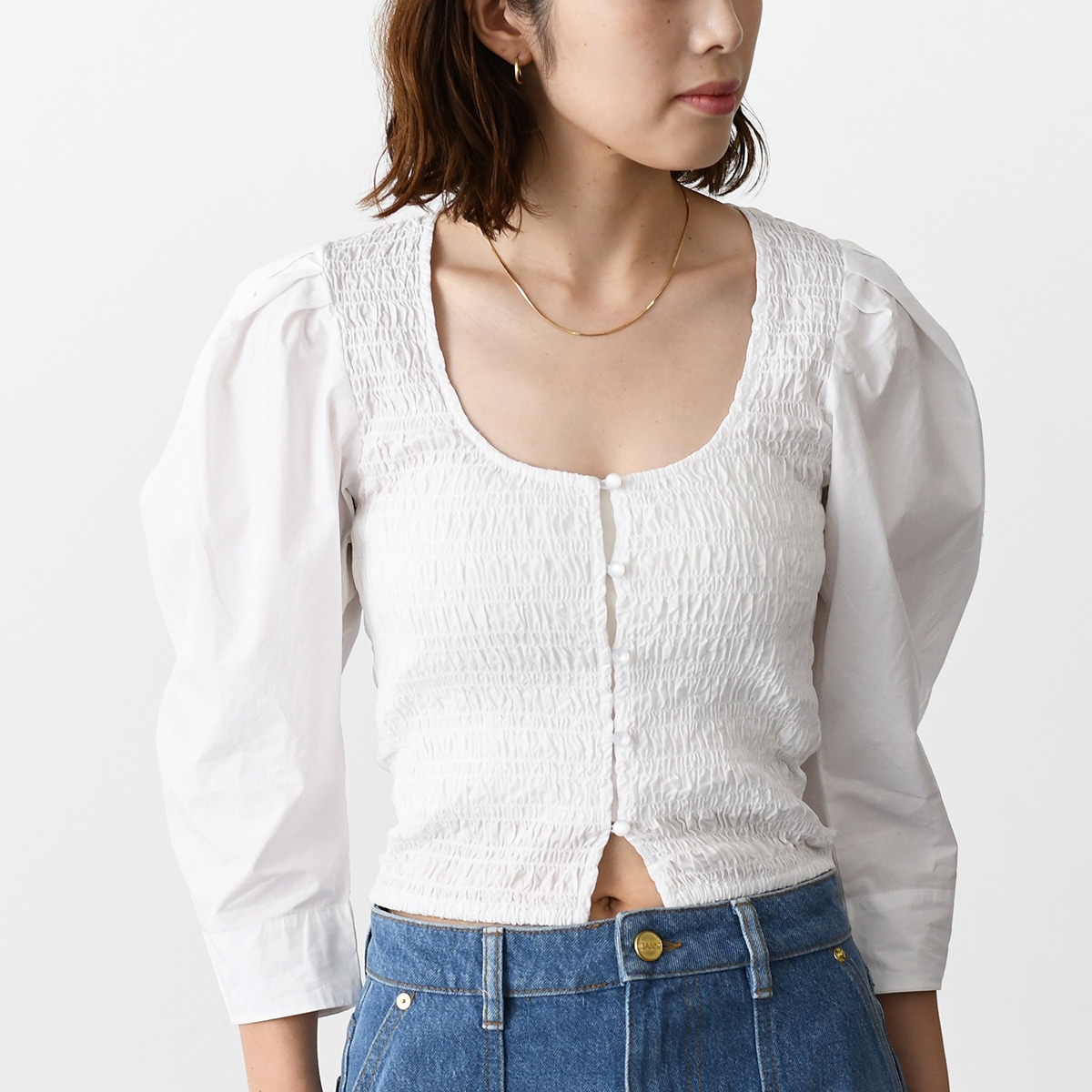 トップス ブラウス コットンポプリンスモークブラウス F8856 レディース ホワイト コットン 長袖 クロップドパフスリーブ ラウンドネック 15,478円