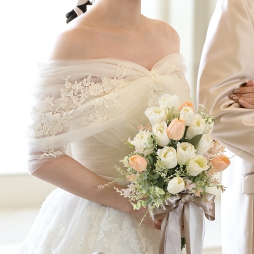実例写真！ オフショルダー 七分袖丈 繊細レース くるみボタン 披露宴/結婚式 色直し