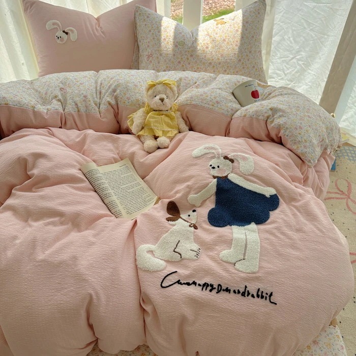 INS スタイルの刺繍が施された純綿の 4 点寝具セット新鮮でかわいい漫画スタイルオールコットンの 3 点シーツと布団カバーセットクラス A の寝具