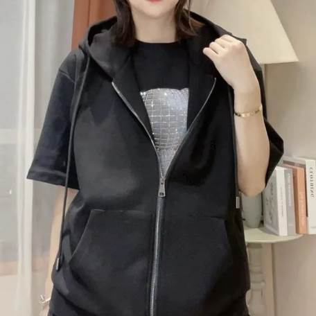 トップス ベスト ジレ 袖なし 襟なし ファスナー フード付き ポケット かわいい 大人可愛い きれいめ シンプル 大人 上品 おしゃれ かっこいい 大人女子 レトロ こなれ感 ラフ メンズライク ボ