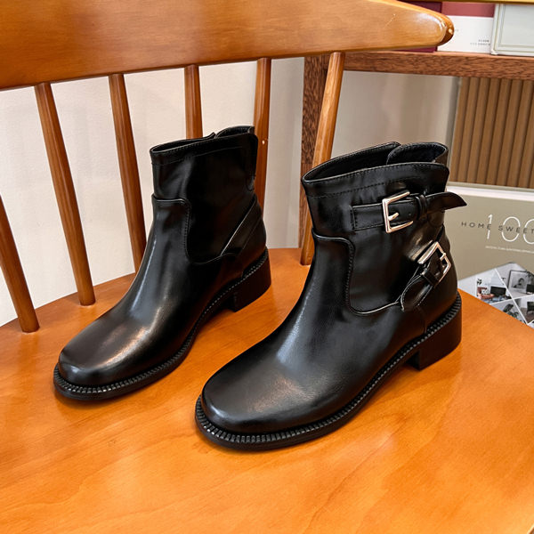 充実の品 フラット ベルトモチーフ エンジニアブーツ ショートブーツ レディース 韓国 婦人靴 靴 シンプル カジュアル 痛くない 歩きやすい ブラック 黒 ローヒール ワーク・エンジニアブーツ