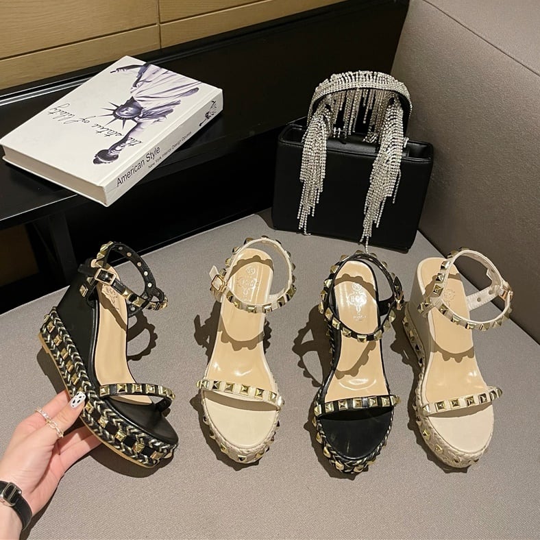厚底サンダル レディース 全2色 スタッズウェッジソールサンダル オープントゥ アンクルストラップ サンダル 大人可愛い 韓国人気 トレンド 新作 20代 30代 40代 シューズ 靴 きれいめ かわ